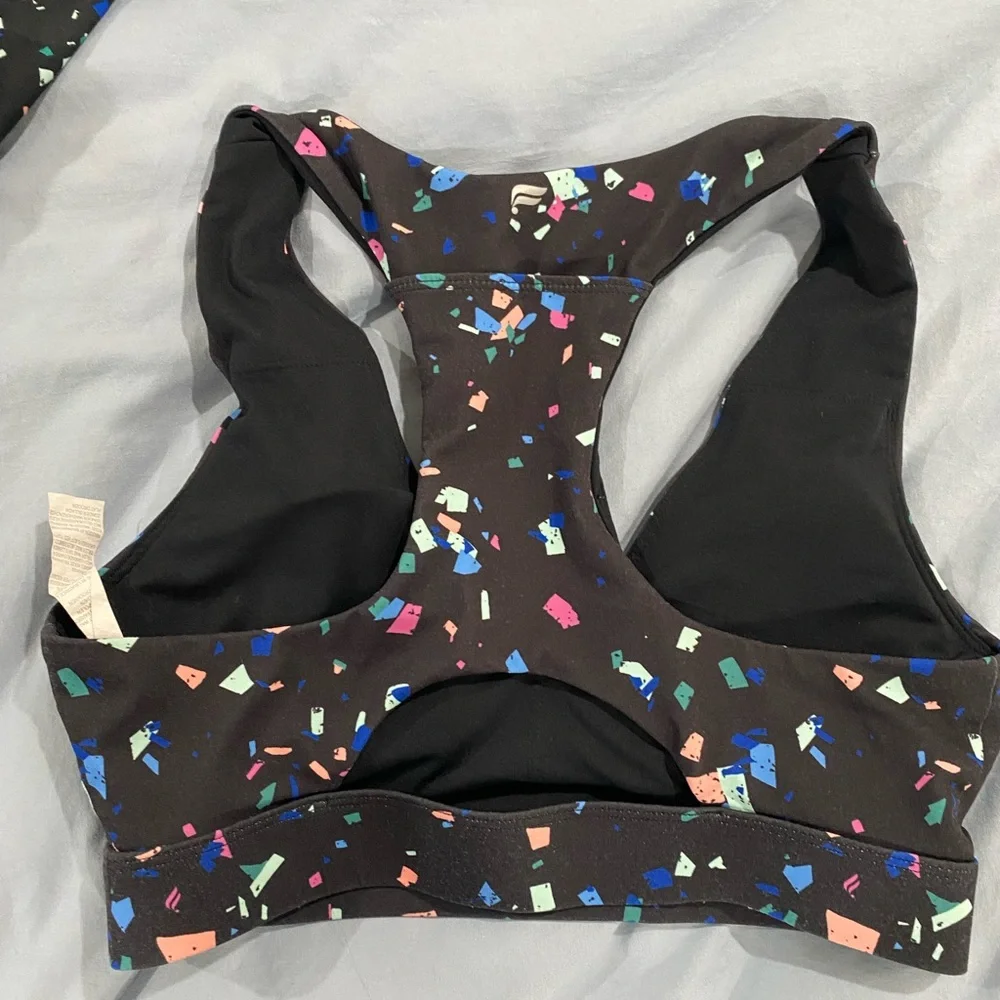 Colorful Patterned Activewear Set - Picture 6 of 7